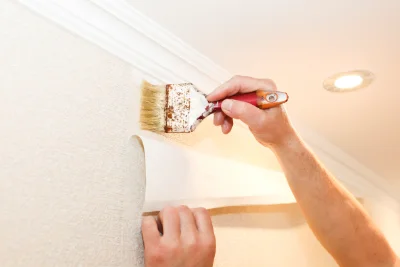 Pose de papier peint à Poubeau — revêtements muraux et toiles de verre